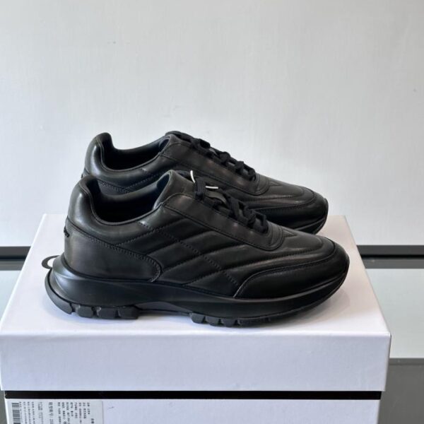 Boutique / Die neue Herrenschuhkollektion von GIVENCHY (D8WYN)