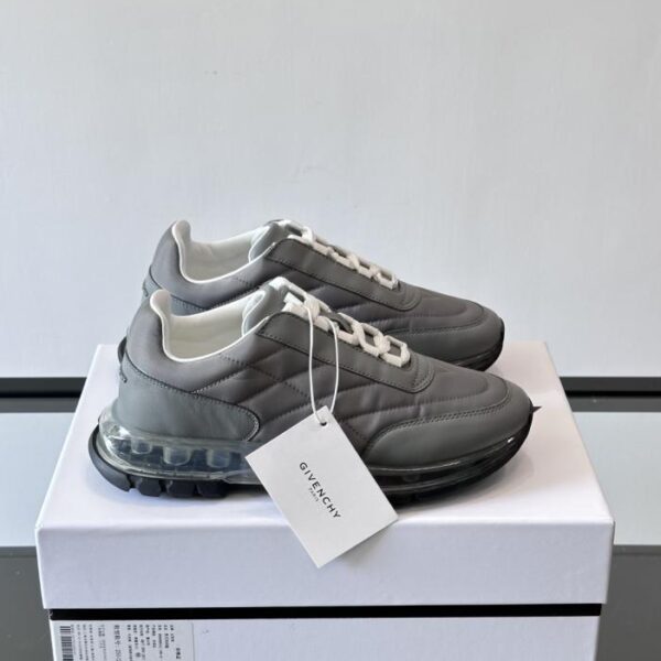 replica,schuhe,beste,kaufen,1:1,besten,seiten,Replik,turnschuhe,sneakers Boutique / Givenchy Herren-Sneaker Patchwork, neues Modell J49T1, jetzt auf der offiziellen Website erhältlich.