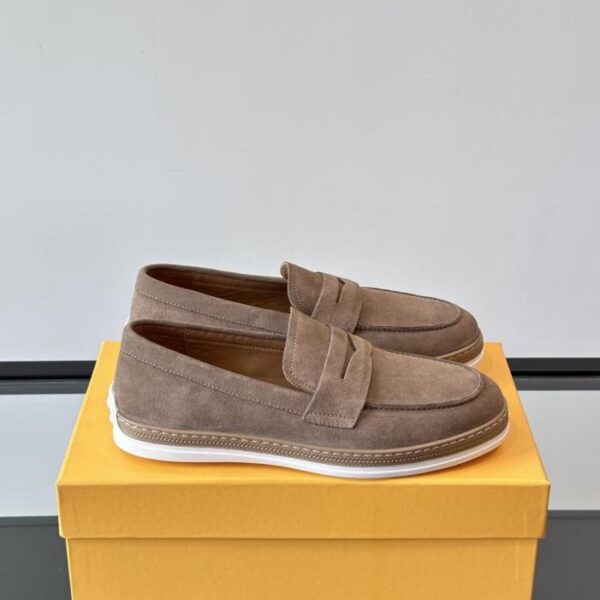 Boutique / Die neuen Herren-Loafer von TOD’S aus hochwertigem Rindsleder (CCOYW)