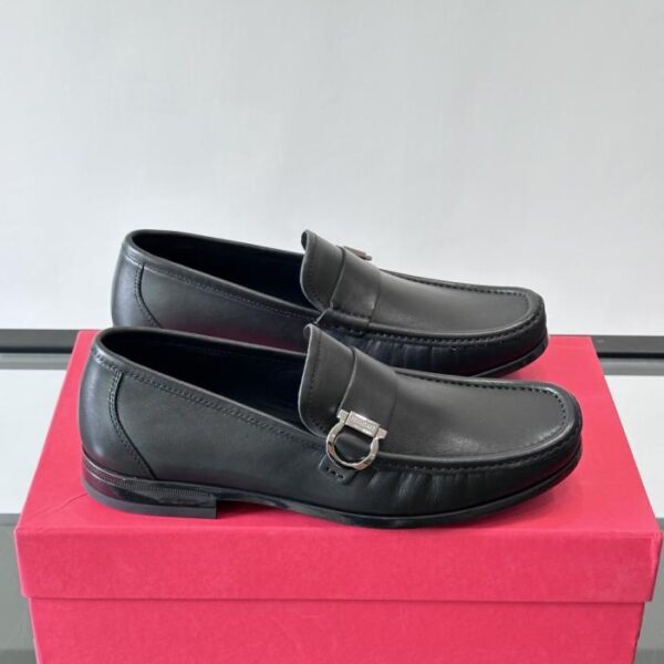 replica,schuhe,beste,kaufen,1:1,besten,seiten,Replik,turnschuhe,sneakers Boutique / Ferragamo hochwertige Herren-Freizeitschuhe aus Leder (BORHA)