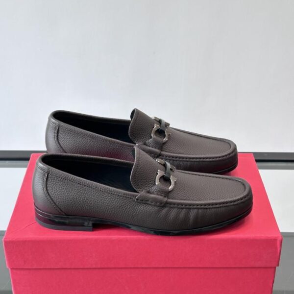 replica,schuhe,beste,kaufen,1:1,besten,seiten,Replik,turnschuhe,sneakers Boutique / Hochwertige Herren-Freizeitschuhe aus Leder von Ferragamo (DQQ2A)