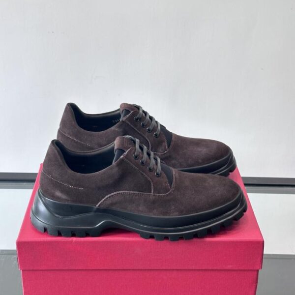 Boutique / Hochwertige Herren-Lederschuhe von Ferragamo für formelle und legere Anlässe (UII5N)