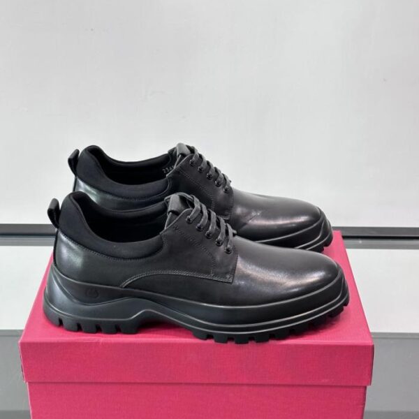 Boutique / Hochwertige Herren-Lederschuhe von Ferragamo für formelle und legere Anlässe (F67TB)