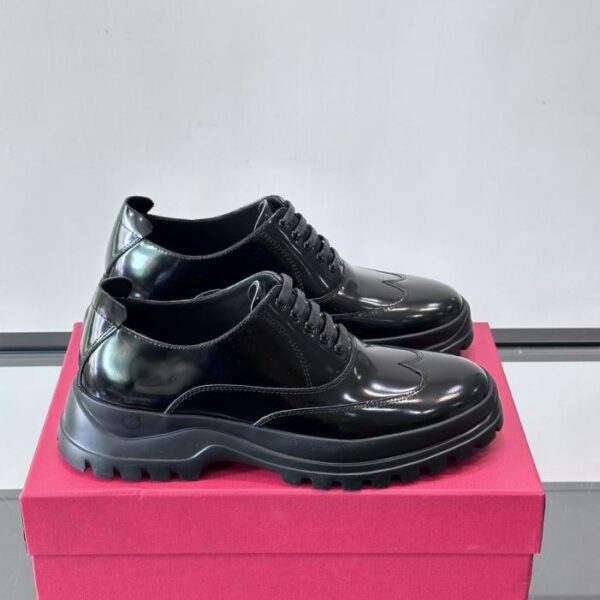 Boutique / Hochwertige Herren-Lederschuhe von Ferragamo für formelle und legere Anlässe (70BUL)