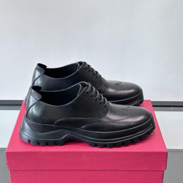 Boutique / Hochwertige Herren-Lederschuhe von Ferragamo für formelle und legere Anlässe (OG6FR)