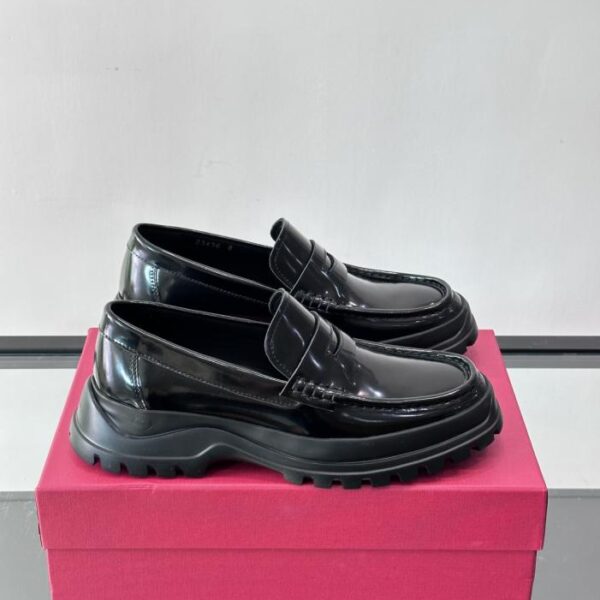 Boutique / Hochwertige Herren-Lederschuhe von Ferragamo für formelle und legere Anlässe (IGA1A)