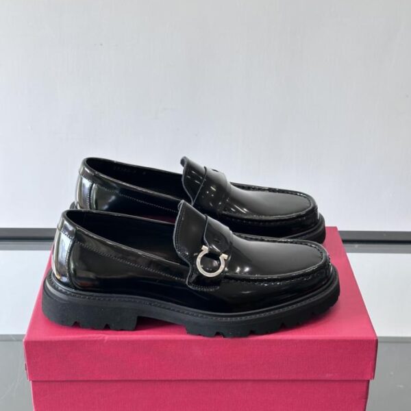 Boutique / Hochwertige Herren-Lederschuhe von Ferragamo für formelle und legere Anlässe (B32NX)