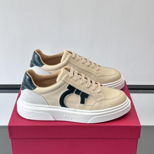 Boutique / Ferragamo Gancini Sneakers für Herren - Low-Top (526HA)