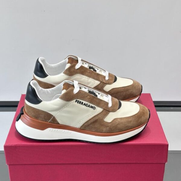 Boutique / Ferragamo 70er-Jahre Retro-Laufschuhe, weißes Leder + dunkelblauer Wildlederbesatz (83I7H)