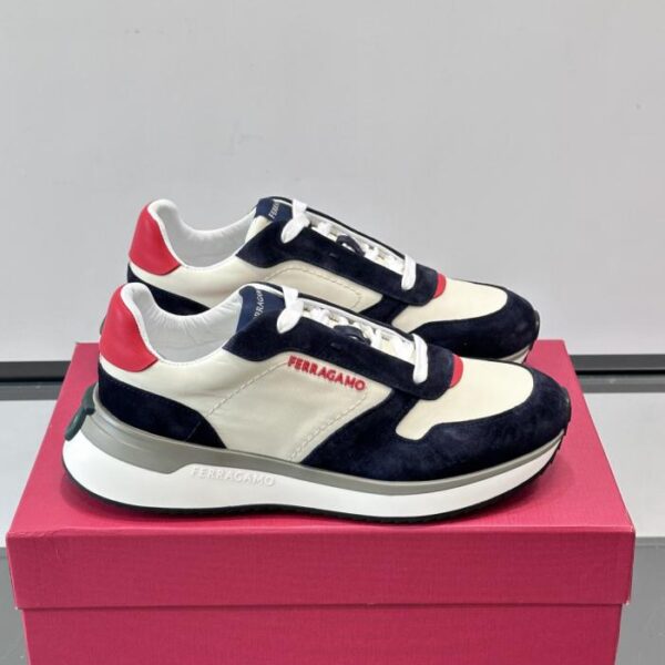 Boutique / Ferragamo 70er-Jahre Retro-Laufschuhe, weißes Leder + dunkelblauer Wildlederbesatz (969WN)