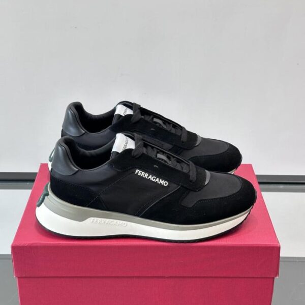 Boutique / Ferragamo 70er-Jahre Retro-Laufschuhe, weißes Leder + dunkelblauer Wildlederbesatz (X6CMD)