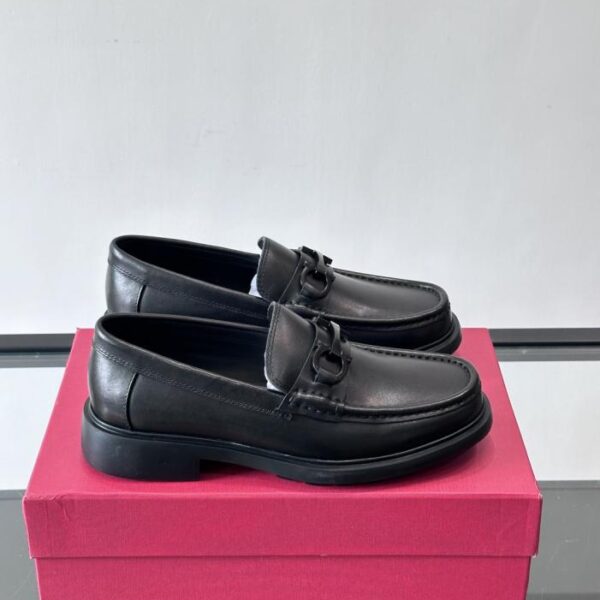 Boutique / Hochwertige Herren-Lederschuhe von Ferragamo für formelle und legere Anlässe (G0H9W)