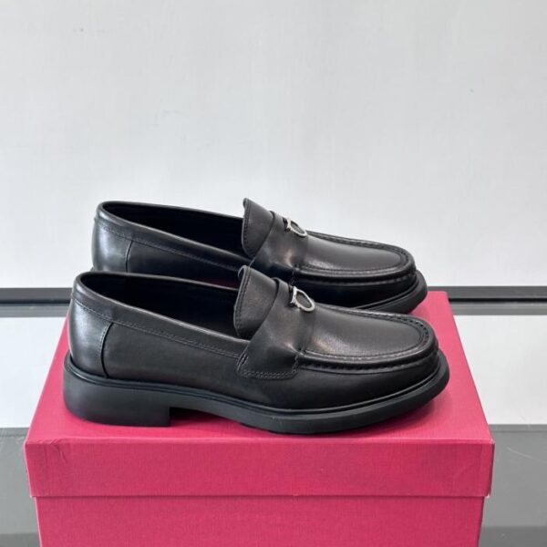 Boutique / Hochwertige Herren-Lederschuhe von Ferragamo für formelle und legere Anlässe (UJHZR)