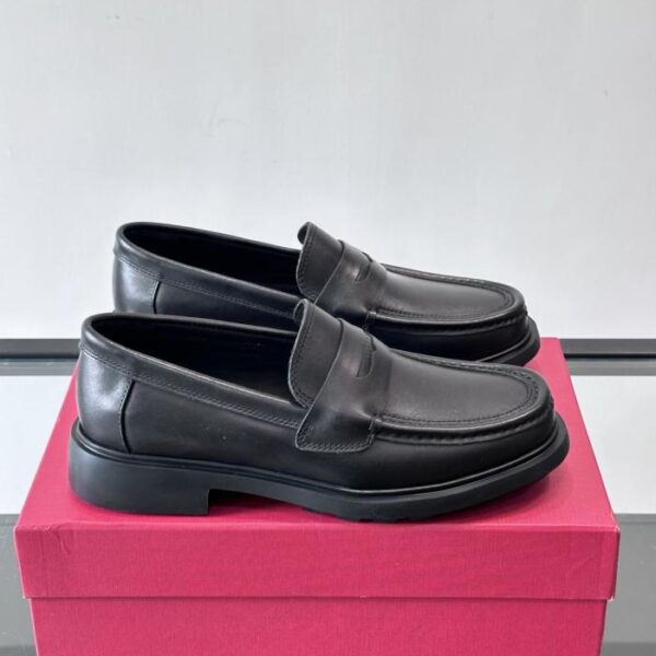 Boutique / Hochwertige Herren-Lederschuhe von Ferragamo für formelle und legere Anlässe (CDAKI)