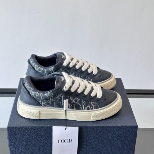 Boutique / Die B33-Sneaker von Dior sind ein klassischer Tennisschuh (CKBRR).