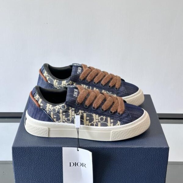 Boutique / Die Dior B33 Sneaker sind ein klassischer Tennisschuh (BS2EV).