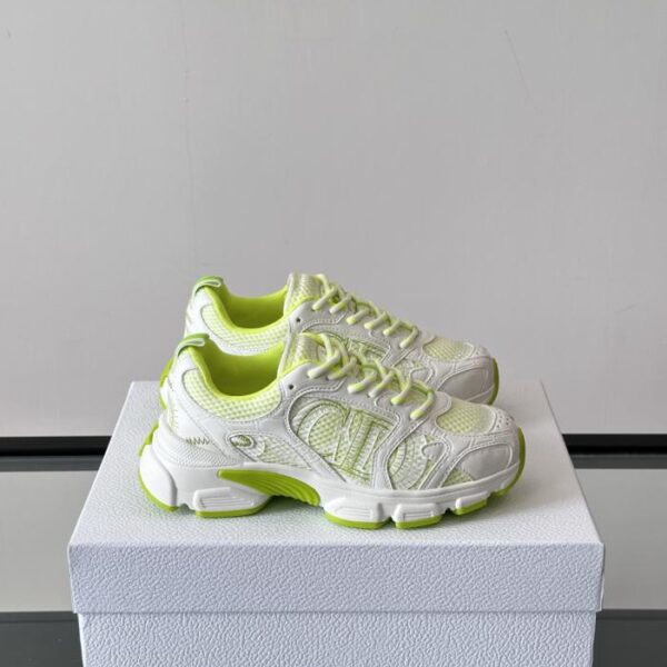 Boutique / Die neuen lässigen Sportschuhe, Laufschuhe und klobigen Sneaker von Christian Dior Chrono (DU2UB)