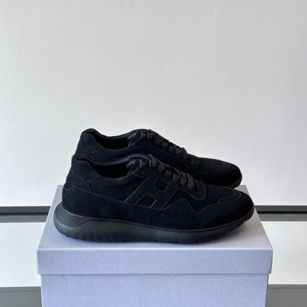 Boutique / Hogans neue Low-Top-Sneaker für Herren, Serie 261, mit einem komplett aus Leder gefertigten "H"-Logo an der Außenseite (2T76I).
