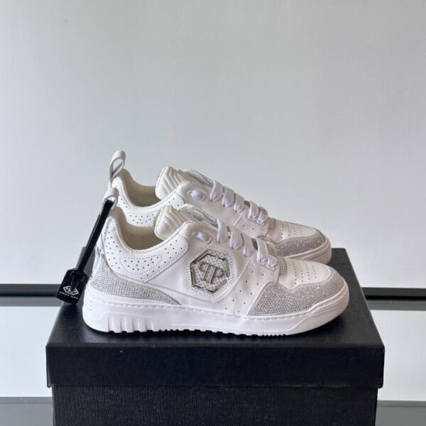 replica,schuhe,beste,kaufen,1:1,besten,seiten,Replik,turnschuhe,sneakers Boutique / PHILIPP PLEIN Herren-Sneaker der deutschen Streetwear-Marke mit niedrigem Schaft, Strassverzierungen und glänzendem Rindsleder (9I80C)