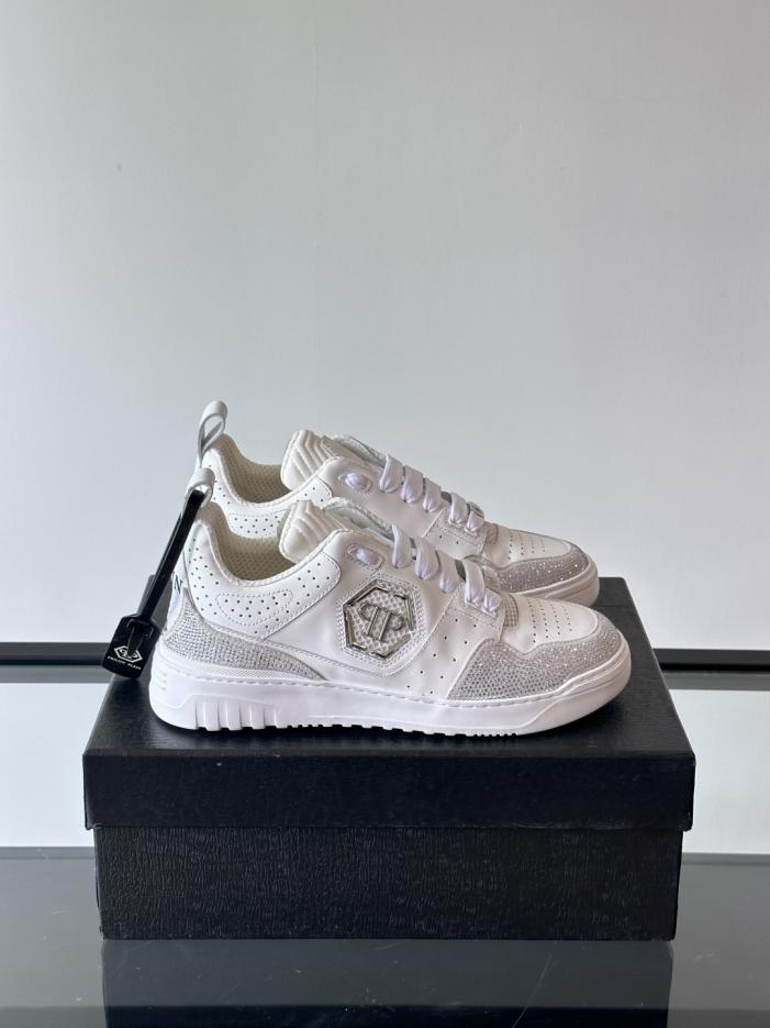 replica,schuhe,beste,kaufen,1:1,besten,seiten,Replik,turnschuhe,sneakers Boutique / PHILIPP PLEIN Herren-Sneaker der deutschen Streetwear-Marke mit niedrigem Schaft, Strassverzierungen und glänzendem Rindsleder (9I80C)