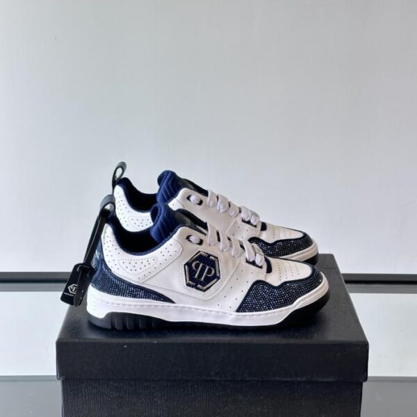 replica,schuhe,beste,kaufen,1:1,besten,seiten,Replik,turnschuhe,sneakers Boutique / PHILIPP PLEIN Herren-Sneaker der deutschen Streetwear-Marke mit niedrigem Schaft, Strassverzierungen und glänzendem Rindsleder (O1ZEJ)