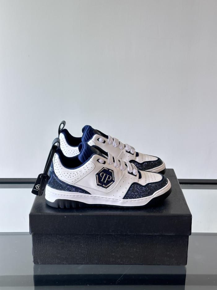 replica,schuhe,beste,kaufen,1:1,besten,seiten,Replik,turnschuhe,sneakers Boutique / PHILIPP PLEIN Herren-Sneaker der deutschen Streetwear-Marke mit niedrigem Schaft, Strassverzierungen und glänzendem Rindsleder (O1ZEJ)