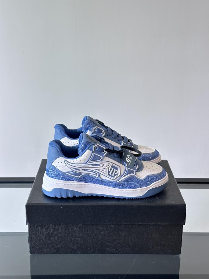 replica,schuhe,beste,kaufen,1:1,besten,seiten,Replik,turnschuhe,sneakers Boutique / PHILIPP PLEIN Herren-Sneaker der deutschen Streetwear-Marke mit niedrigem Schaft, Strassverzierungen und glänzendem Rindsleder-Finish (QQ6WI)