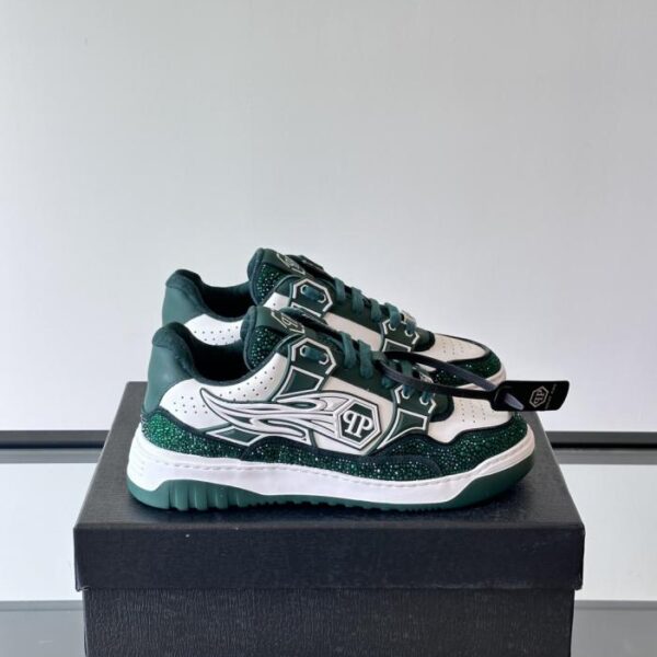 replica,schuhe,beste,kaufen,1:1,besten,seiten,Replik,turnschuhe,sneakers Boutique / PHILIPP PLEIN Herren-Sneaker der deutschen Streetwear-Marke, niedrig geschnitten, mit Strasssteinen besetzt, aus Lackleder (SQZXR).