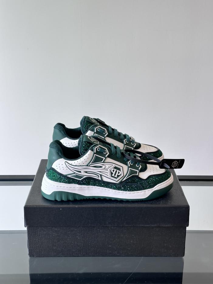 replica,schuhe,beste,kaufen,1:1,besten,seiten,Replik,turnschuhe,sneakers Boutique / PHILIPP PLEIN Herren-Sneaker der deutschen Streetwear-Marke, niedrig geschnitten, mit Strasssteinen besetzt, aus Lackleder (SQZXR).