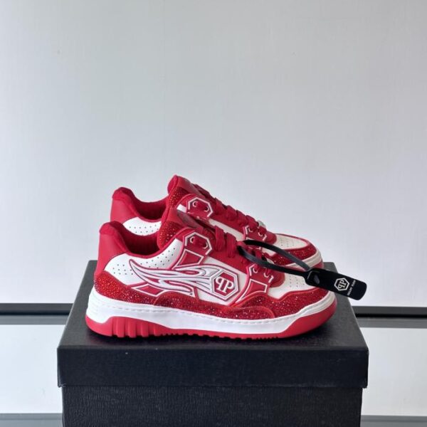replica,schuhe,beste,kaufen,1:1,besten,seiten,Replik,turnschuhe,sneakers Boutique / PHILIPP PLEIN Herren-Sneaker der deutschen Streetwear-Marke, niedrige Passform, mit Strasssteinen verziert, glänzendes Rindsleder (UV09T)