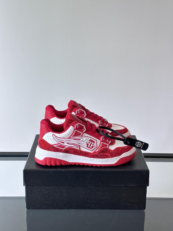 replica,schuhe,beste,kaufen,1:1,besten,seiten,Replik,turnschuhe,sneakers Boutique / PHILIPP PLEIN Herren-Sneaker der deutschen Streetwear-Marke, niedrige Passform, mit Strasssteinen verziert, glänzendes Rindsleder (UV09T)
