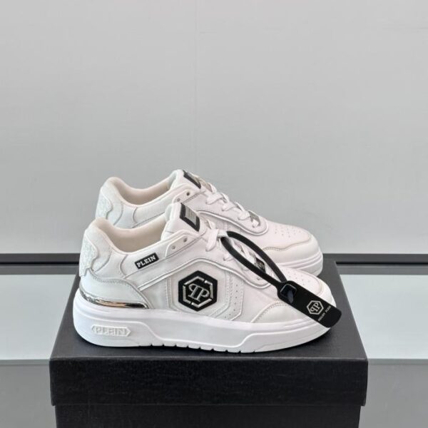 replica,schuhe,beste,kaufen,1:1,besten,seiten,Replik,turnschuhe,sneakers Boutique / PHILIPP PLEIN, eine deutsche Streetwear-Marke, bietet Herren-Sneaker mit niedrigem Schaft an (IMDNO).
