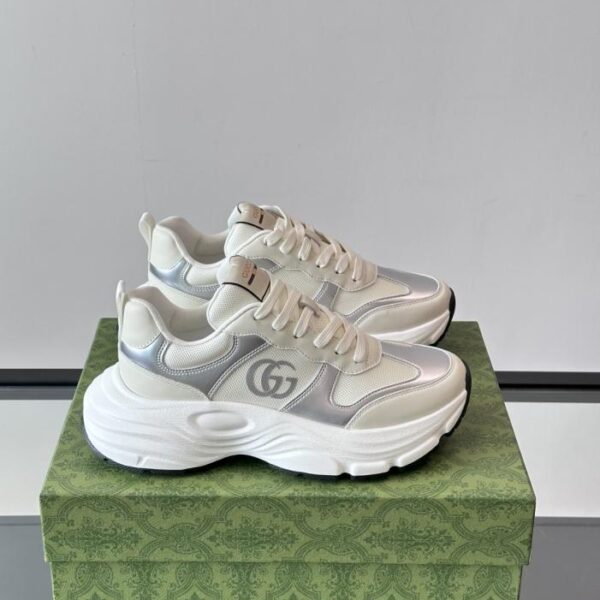 Boutique / Hochwertige Herren-Sneaker von Gucci (VSWI8)