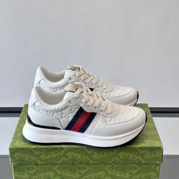 replica,schuhe,beste,kaufen,1:1,besten,seiten,Replik,turnschuhe,sneakers Boutique / Gucci Freizeit-Sneaker aus hochwertigem Kalbsleder mit dem klassischen Doppel-G-Muster auf dem Obermaterial (9SC4Q).