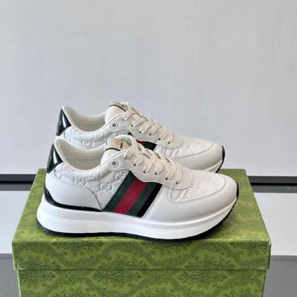 replica,schuhe,beste,kaufen,1:1,besten,seiten,Replik,turnschuhe,sneakers Boutique / Gucci Freizeit-Sneaker aus hochwertigem Kalbsleder mit dem klassischen Doppel-G-Muster auf dem Obermaterial (FT94G).