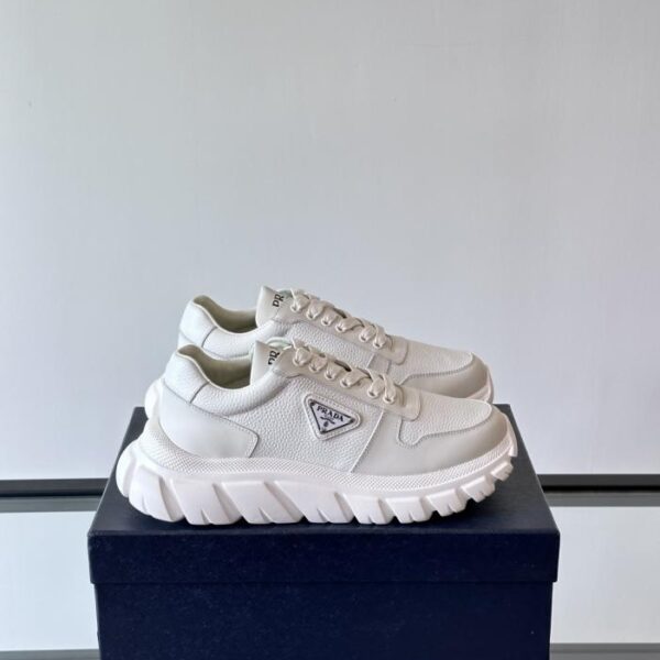 Boutique / Neue sportliche Freizeitschuhe für Herren von Prada (USWNX)