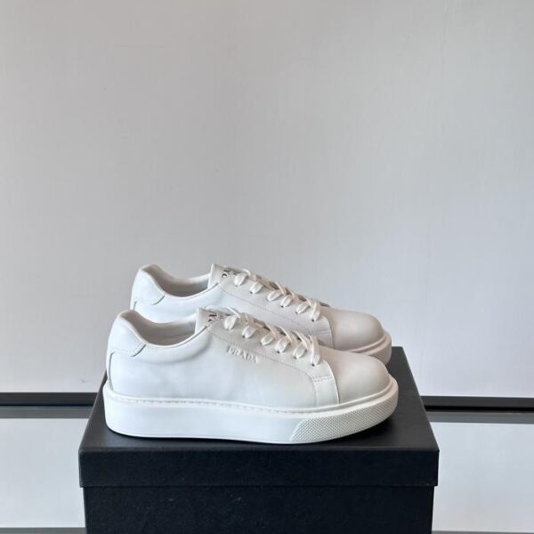 replica,schuhe,beste,kaufen,1:1,besten,seiten,Replik,turnschuhe,sneakers Boutique / Pradas neue Ledersneaker (3HVYF)