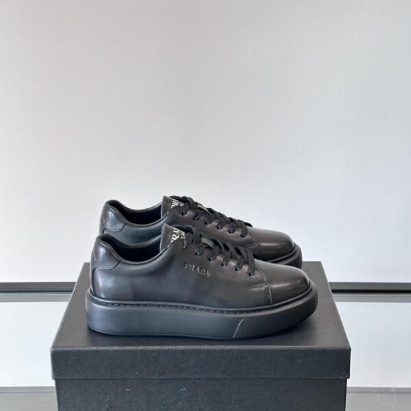 replica,schuhe,beste,kaufen,1:1,besten,seiten,Replik,turnschuhe,sneakers Boutique / Pradas neue Ledersneaker (62VYN)