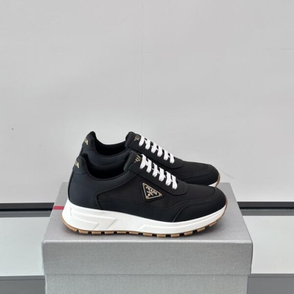 Boutique / Neue sportliche Freizeitschuhe für Herren von Prada (NY1CZ)