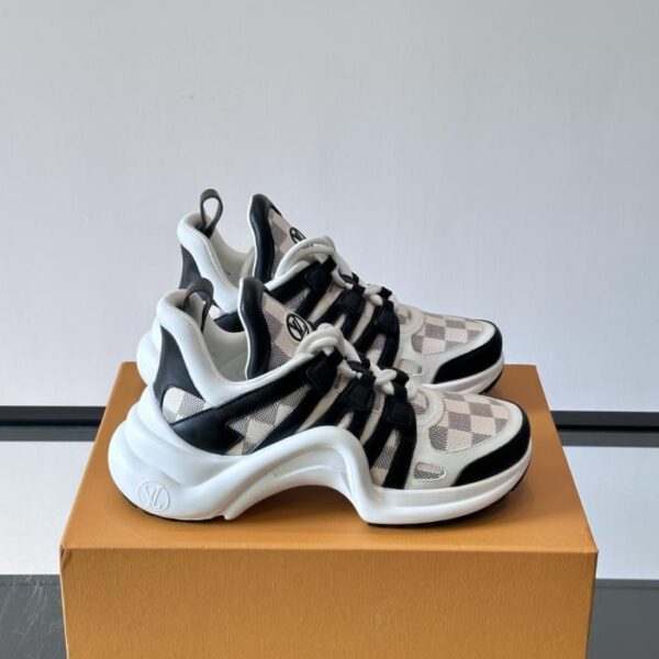 Boutique / Louis Vuitton Archlight Chunky-Sneaker in neuer Farbkombination(28C88)