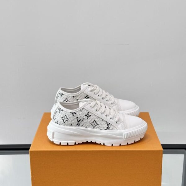 Boutique / Die neuen Plateau-Sneaker von Louis Vuitton(DWV9M)