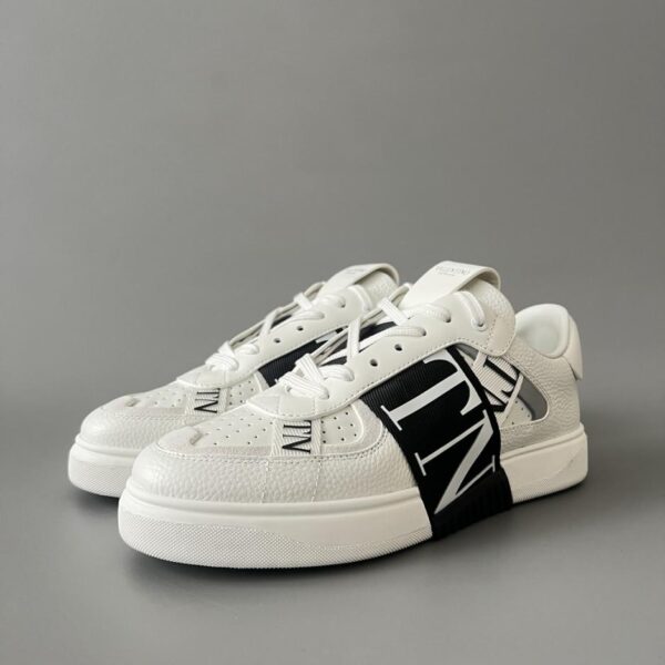 Valentino VL7N Modische Sneaker aus Kalbsleder, Unisex (YM14S)