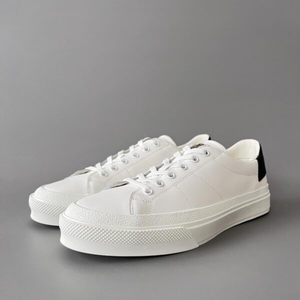replica,schuhe,beste,kaufen,1:1,besten,seiten,Replik,turnschuhe,sneakers GIVENCHY City COURT Paar-Sneaker, Weiß und Schwarz (FLQIU)