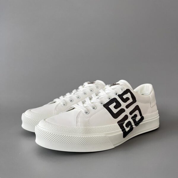 replica,schuhe,beste,kaufen,1:1,besten,seiten,Replik,turnschuhe,sneakers GIVENCHY City COURT Paar-Sneaker, Weiß und Schwarz (S8Y63)