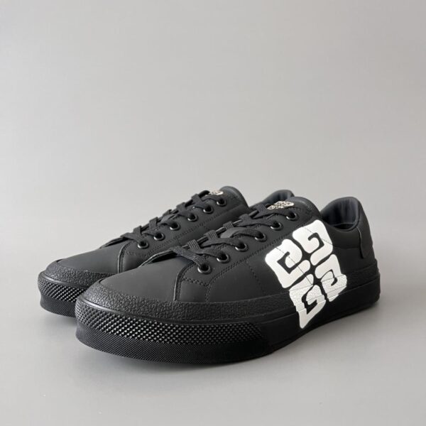replica,schuhe,beste,kaufen,1:1,besten,seiten,Replik,turnschuhe,sneakers GIVENCHY City COURT Paar-Sneaker, Schwarz und Weiß (O56O2)