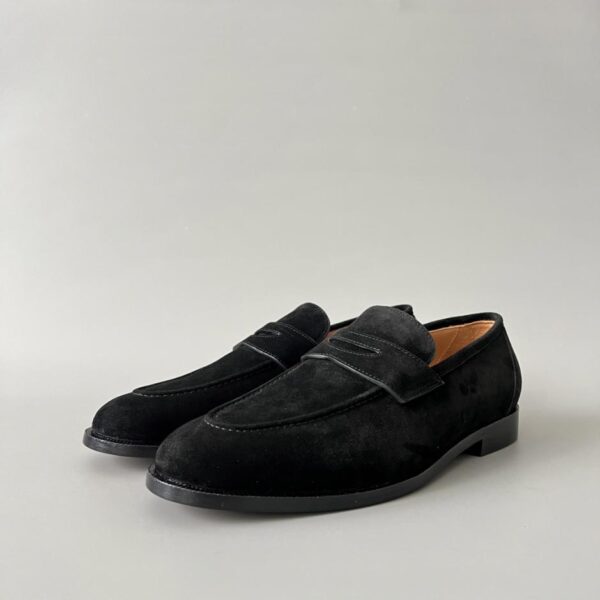 Loro Piana Sergio Herren-Slipper aus Kalbsleder mit runder Zehenpartie (02UZ5)