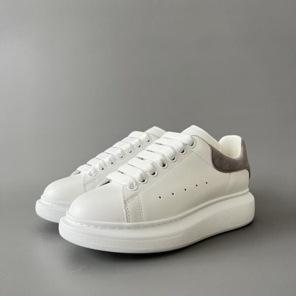 replica,schuhe,beste,kaufen,1:1,besten,seiten,Replik,turnschuhe,sneakers Alexander McQueen graue Lammfell-Sneaker, Unisex-Modell, weiße Sneaker (WRQ0I)