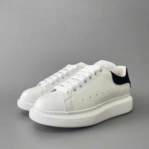 replica,schuhe,beste,kaufen,1:1,besten,seiten,Replik,turnschuhe,sneakers Alexander McQueen Black Sheep Jingwei Sneakers, Unisex-Modell, weiße Sneakers (VAAK1)