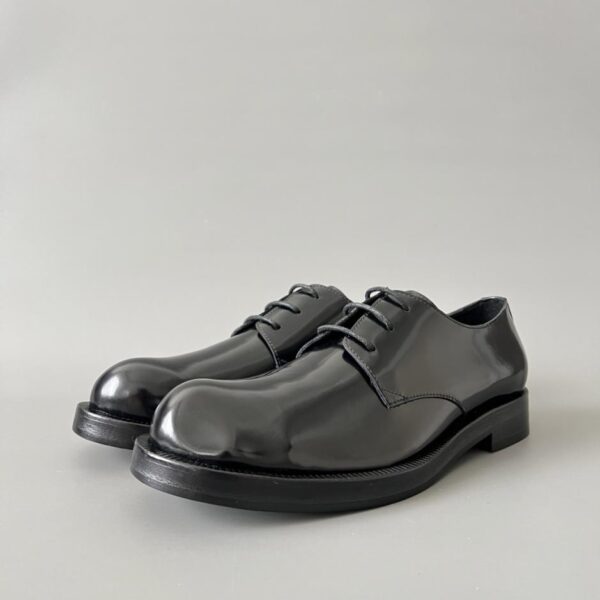 Acne Studios Herren-Freizeitschuhe aus Rindsleder, unregelmäßig geformte Schnürung, Schwarz (OUKLY)