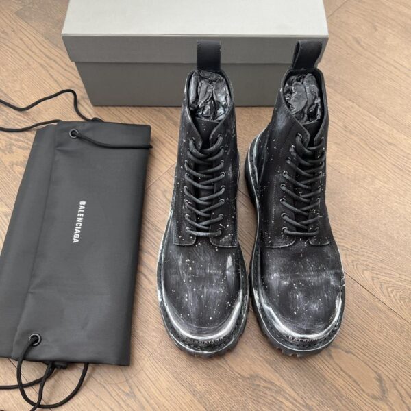Balenciaga Strike Kampfstiefel, Asphaltfarbe (IW2O2)